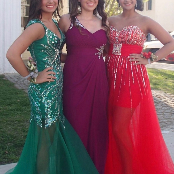 Beautiful prom dress - Picture 2 of 4